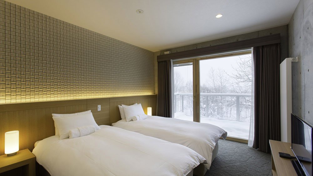 Mizunara - Master bedroom north with stunning view